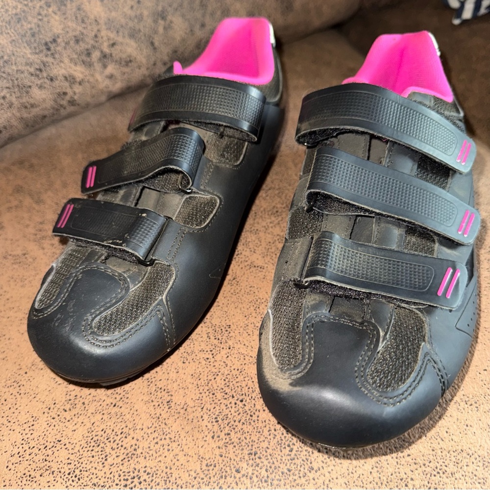 Tommaso Women's Black and Pink Athletic Shoes - Picture 2 of 6